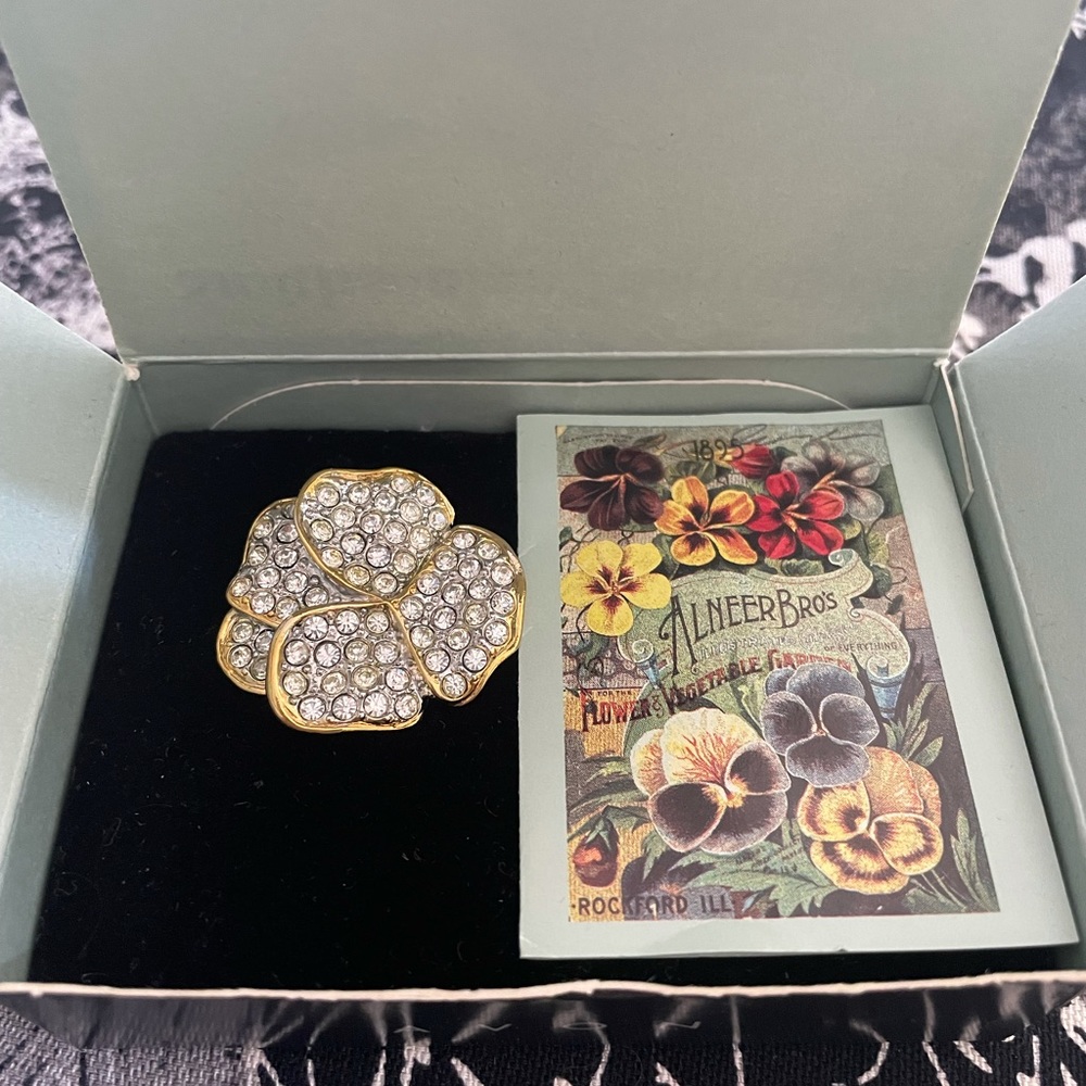 Vintage Avon Pansy Brooch